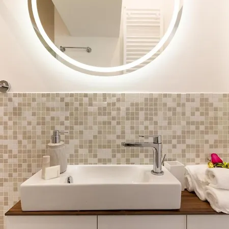 Buzzstays - Stylish Vatican Downtown Рим