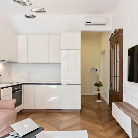 Buzzstays - Stylish Vatican Downtown Рим